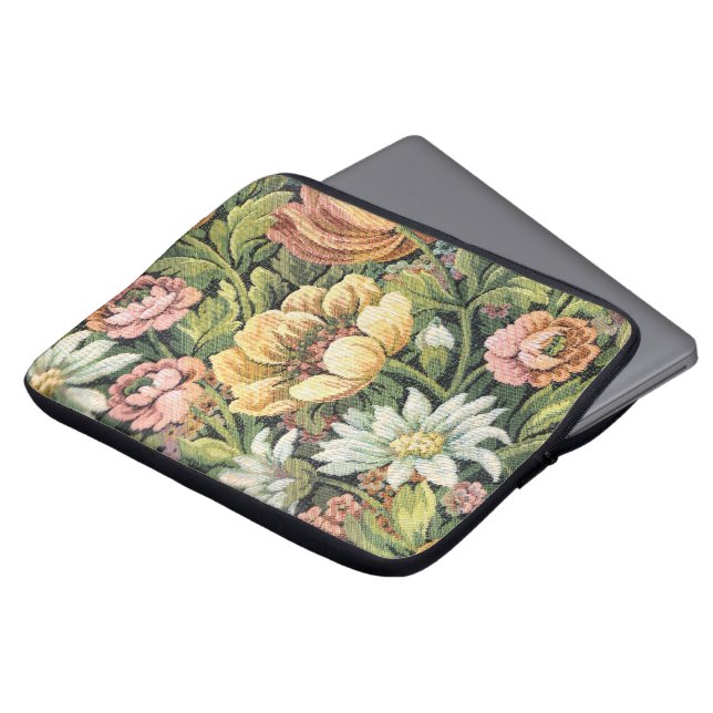 おばあちゃんのソファ2 ラップトップスリーブ (正面上部)