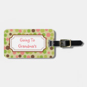 おばあちゃんのピンクの荷物タグへ ラゲッジタグ (正面横)