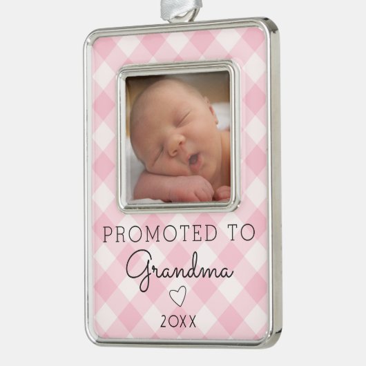 おばあちゃんのベビーフォトピンクギンガムレトロに昇格 シルバープレートフレームオーナメント (左)