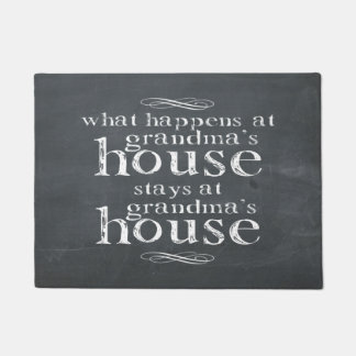 おばあちゃんの家で起こること黒板 ドアマット