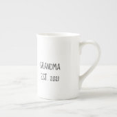おばあちゃんの新しいおじいちゃんに『est year』マグ ボーンチャイナマグカップ (右)