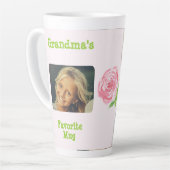 おばあちゃんの水彩バラキッズフォト カフェラテマグ (左アングル)