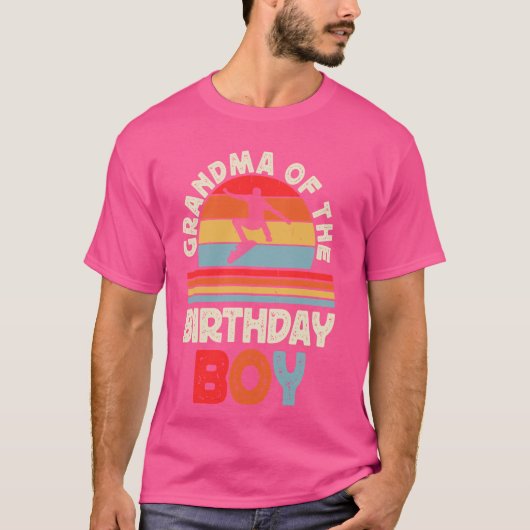 おばあちゃんの誕生日ボーイスケートボード誕生日ボー Tシャツ (正面)