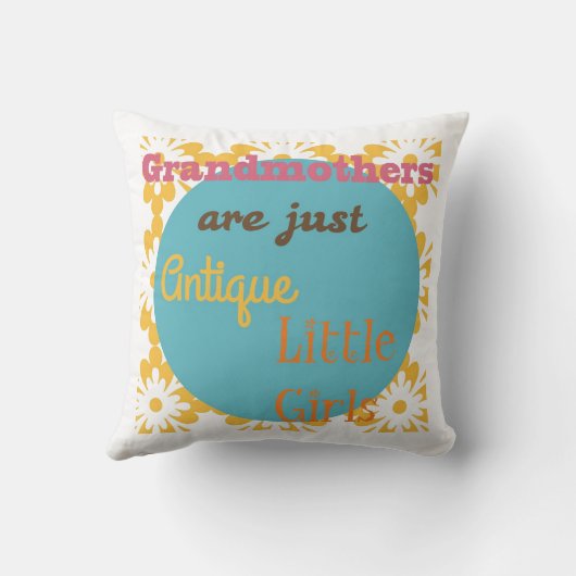 「おばあちゃんはただのアンティーク小さな女の子」 クッション (裏面)