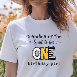おばあちゃんへ ミツバチになって1歳の誕生日おめでとう 花柄 Tシャツ