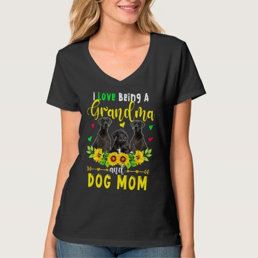 おばあちゃんや犬のお母さんすごいデーンサンフが大好き Tシャツ (正面)