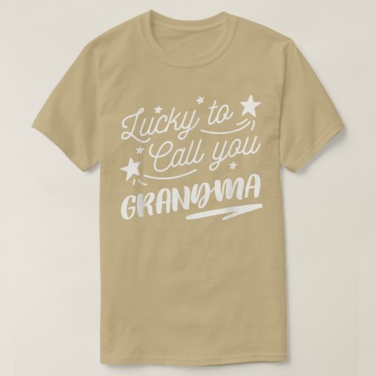 おばあちゃんを大蛾と呼んで幸運おもしろいな女 Tシャツ (デザイン正面)