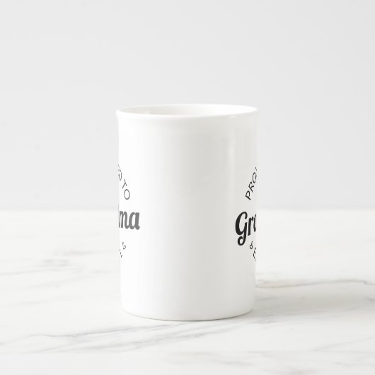 おばあちゃんエストに昇格。2021I ボーンチャイナマグカップ (正面)