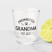 おばあちゃんエストに昇格。2023 II ショットグラス (正面)