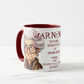 おばあちゃんオールドレディーサッシシニアシニアーおもしろい引用文 マグカップ (正面左)