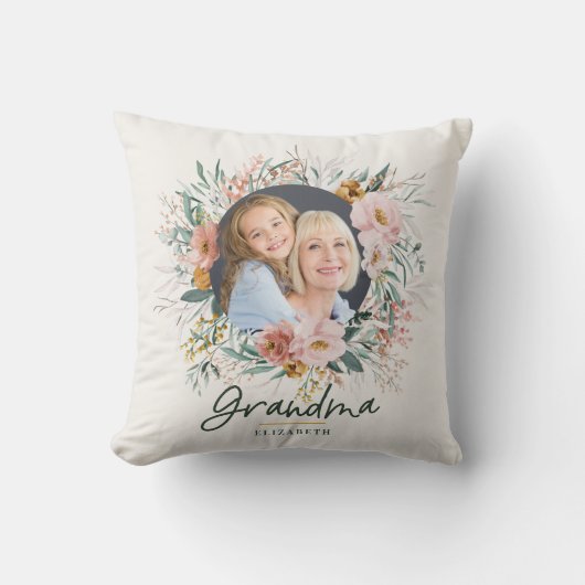 おばあちゃんギフト2フォトピンクガーリーの水彩フローラ クッション (正面)