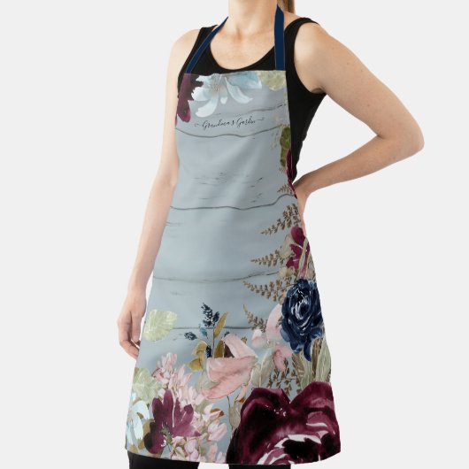 おばあちゃんブルゴーニュフローラピンクピーニーダスティブルーウッド エプロン (インサイチュ)