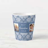 おばあちゃんブルーデニムレース写真コラージュ カフェラテマグ (正面)