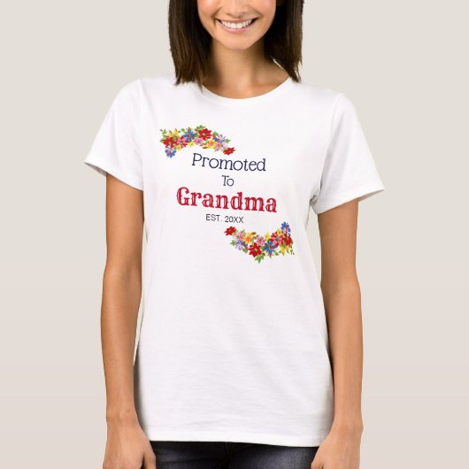 おばあちゃん昇格記念Tシャツ(名入れカスタム可能) Tシャツ (正面)