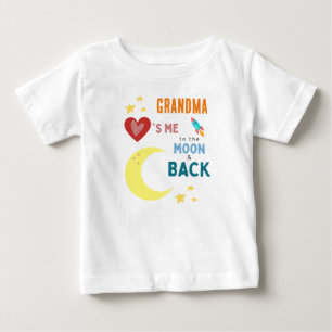 おばあちゃん月とバックベビーTシャツに私を愛している ベビーTシャツ