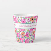 おばあちゃん素晴らしオールオーバーフローラピンクオレンジグリーン カフェラテマグ (正面)