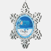 おばあちゃん誇りを持った赤ちゃんブルーモノグラムC猫用 スノーフレークピューターオーナメント (右)