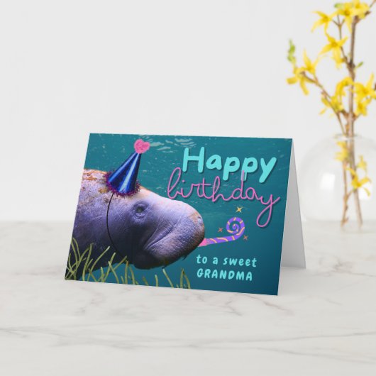 おばあちゃん誕生日かわいいマナティーアットパーティー カード (黄色い花)