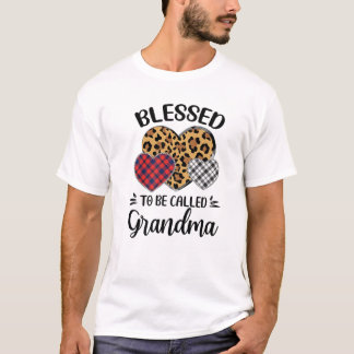 おばあちゃん賛美かわいいヒョウのハートGと呼ばれる Tシャツ