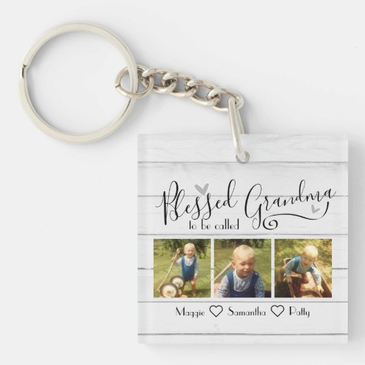 おばあちゃん賛美三写真と呼ばれる  キーホルダー (正面)