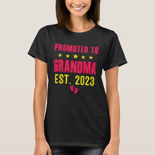 おばあちゃん2023おばあちゃん1に昇格 Tシャツ (正面)