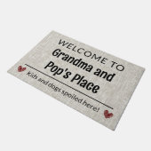 おばあちゃん&ポップスへようこそカスタマイズ可能 ドアマット (アングル)