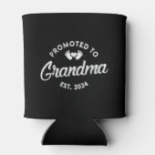 おばあちゃんEst 2024新おばあちゃんおもしろいに昇格 缶クーラー (裏面)