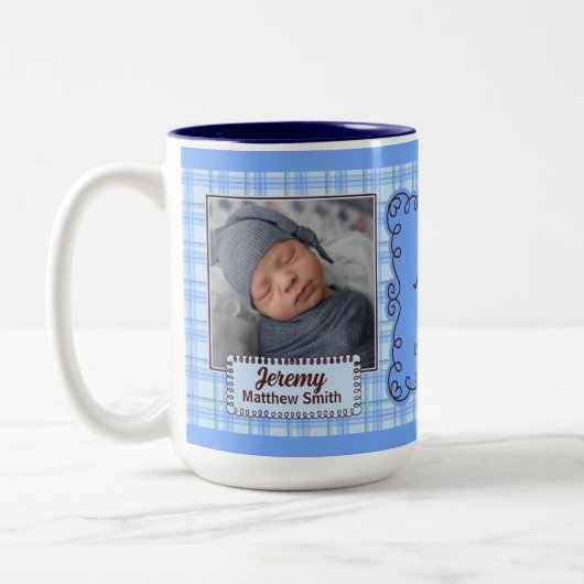 おばさん誇りを持ったの少年の青い格子模様とベビー写真 ツートーンマグカップ (左)