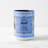 おばさん誇りを持ったの少年の青い格子模様とベビー写真 ツートーンマグカップ (中央)