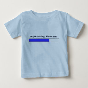 おむつのローディングは…待っています ベビーTシャツ