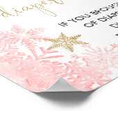 おむつラッフルサインのピンクの金ゴールド雪の結晶の冬 ポスター (角)