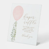 おむつラッフルサインピンクバルーンガールベビーシャワー 台座サイン (正面)