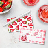 おむつラッフルベビーシャワーストロベリーギンガムピンク エンクロージャーカード