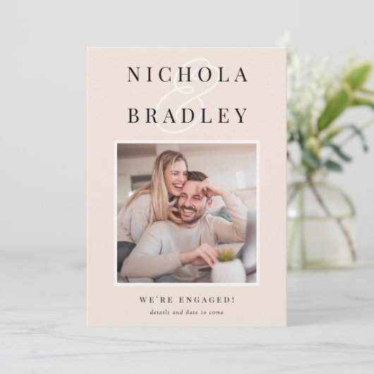 おめでたいニュース | 写真付きエンゲージメントカード 案内状 (スタンド正面)