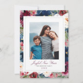 おめでたい新年のワインレッドとネイビーの花の写真 シーズンカード (正面)