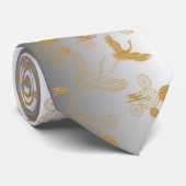 おめでたい日に！縁起の良い金色の日本の鶴模様《白×シルバー》 ネクタイ (ロール)