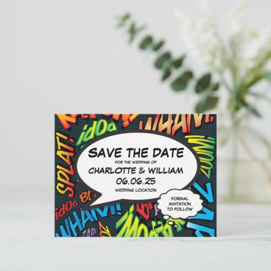 おめでたい日を楽しく知らせる 現代風コミックブックのウェディングデザイン 案内ポストカード (スタンド正面)