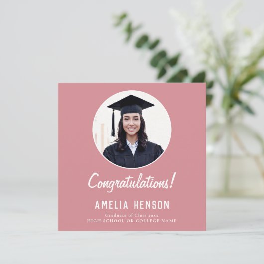 おめでとうございますピンクの卒業生2写真卒業 カード (スタンド正面)