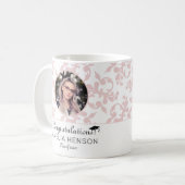 おめでとうございますピンク・ロココ卒業写真 コーヒーマグカップ (正面左)