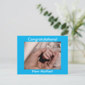おめでとうございます新しい母の青の背景 ポストカード (スタンド正面)