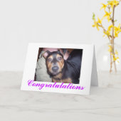 おめでとうございます新しい犬 カード (黄色い花)