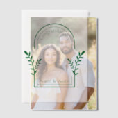 おめでとうございます新郎新婦アーチ ベラム紙招待状 (オフセット (カップル))