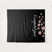 おめでとうございます 卒業生 ローズゴールド グリッター スターズ ブラックテープ タペストリー (正面(横))