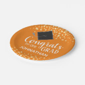 おめでとうと名前をカスタムする ペーパープレート (アングル)