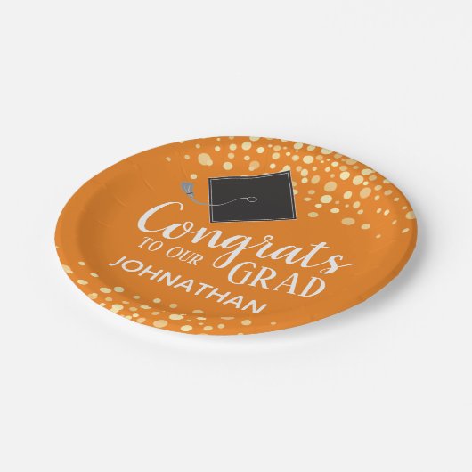 おめでとうと名前をカスタムする ペーパープレート (アングル)