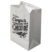 おめでとうのチェックライド通過！ ミディアムペーパーバッグ (正面アングル)