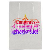 おめでとうのチェックライド通過！ ミディアムペーパーバッグ (裏面)