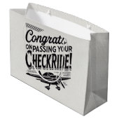 おめでとうのチェックライド通過! ラージペーパーバッグ (裏面アングル)