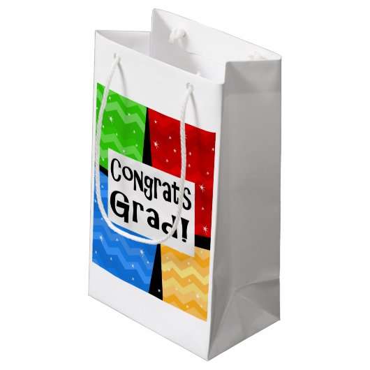 おめでとうの卒業生の陽気で多彩な卒業パーティー スモールペーパーバッグ (裏面アングル)