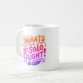おめでとうの最初のソロフライトコーヒーマグ コーヒーマグカップ (正面左)